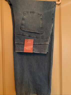 ILYA Woman’s Light Wash Blue Jeans Size XXL